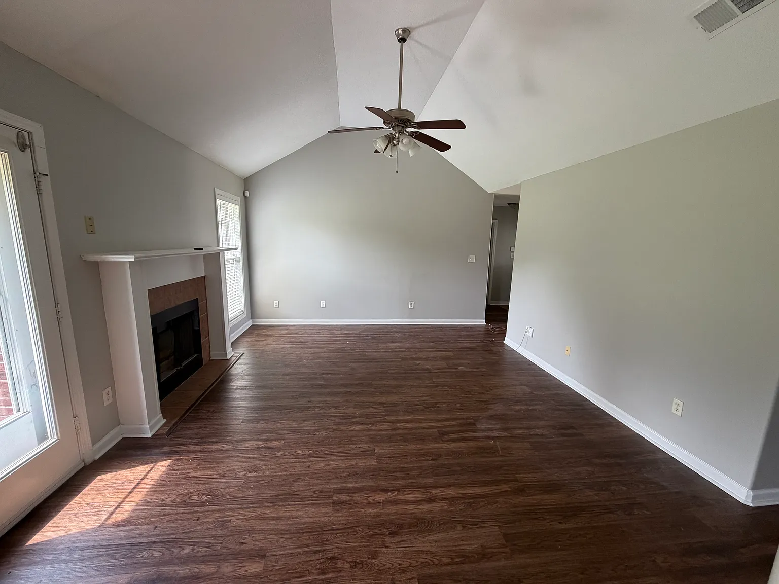 124 Paulmerston Dr — Photo 3