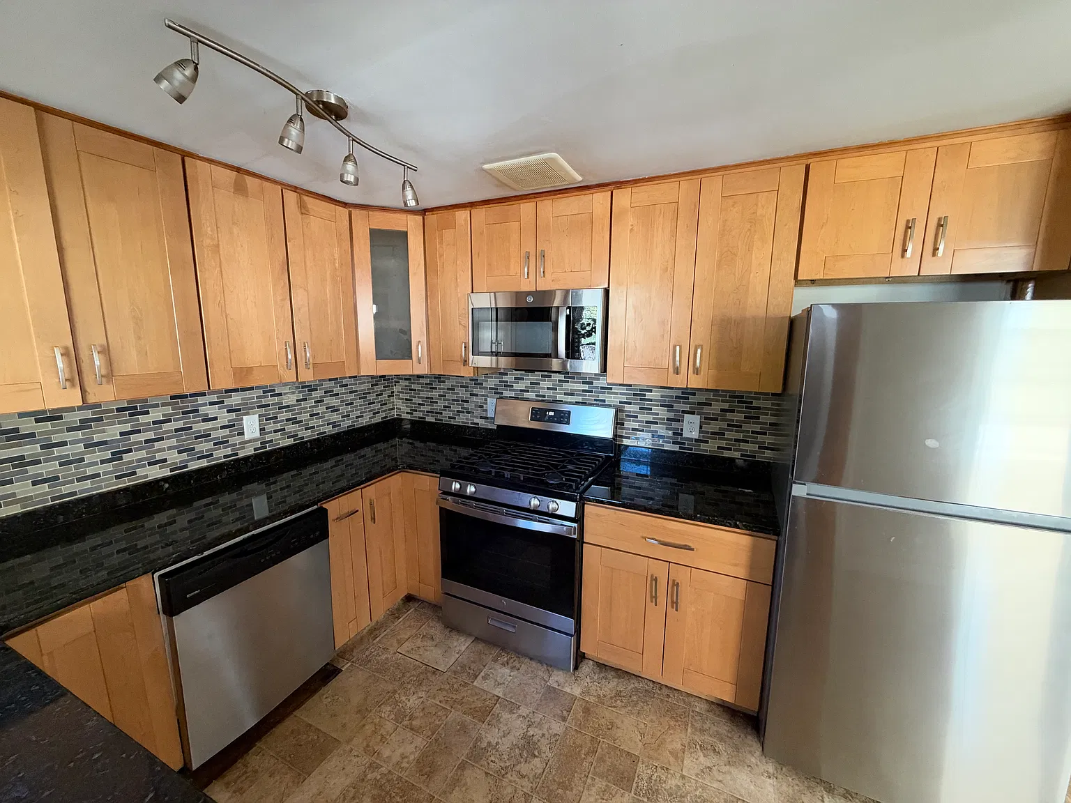 2 bed, 1000 sqft, $2,800 — Photo 1