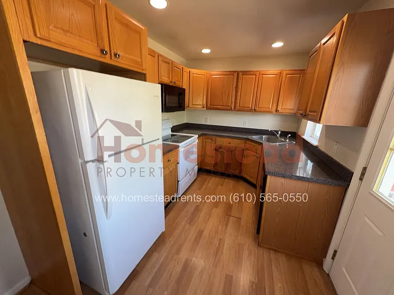 132 Abbey Ter — Photo 13