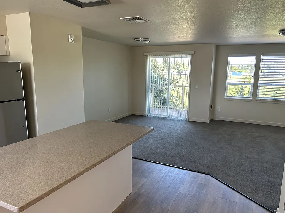 445 Southwest Blvd #10