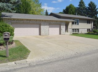 1220 5th Ave NE, Devils Lake, ND 58301