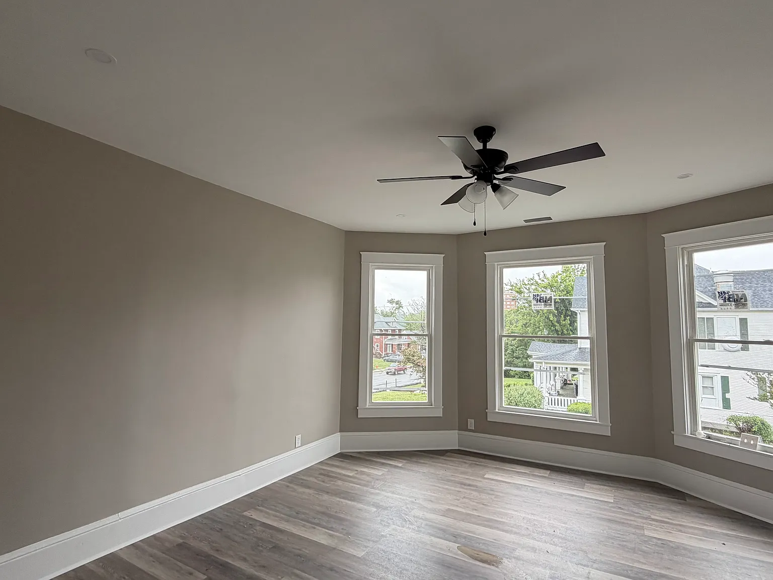 1201 Grove Ave — Photo 4
