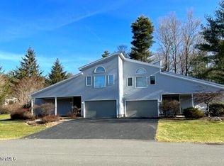 10A Muirfield Dr #10A, Lenox, MA 01240