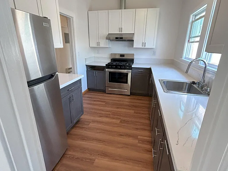2511 Virginia St #202 — Photo 5