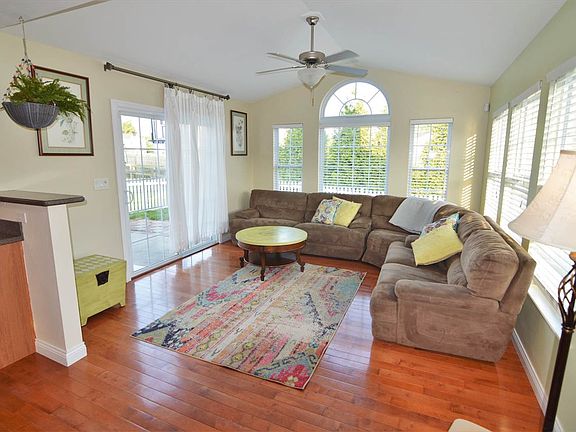 3rd image of 439 Sunnybrook Dr