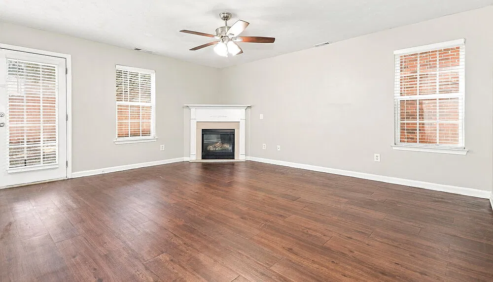 4 bed, 2.5 bath, 1982 sqft, $1,980 — Photo 4