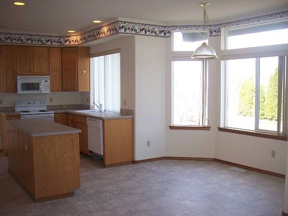 4th image of 8814 W Klamath Ave