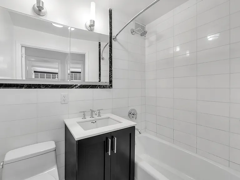 210 W 70th St #715 — Photo 10
