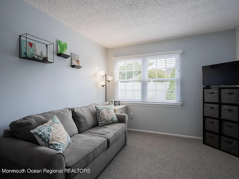 49 Williamsburg Dr — Photo 22