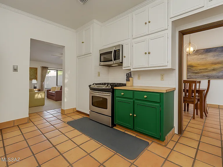 1228 N Norton Ave — Photo 21