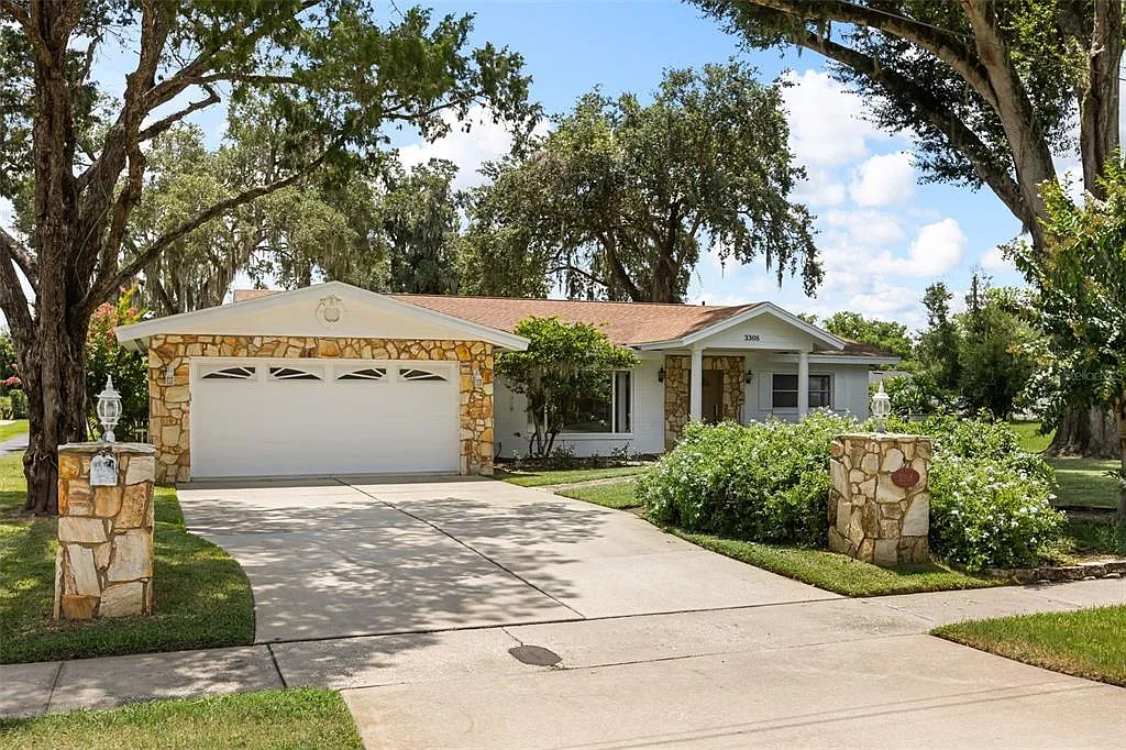 3 bed, 2.0 bath, 2194 sqft, $2,495 — Photo 2