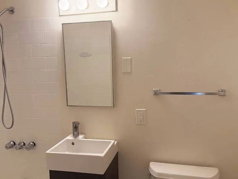 883 Lorna Dr — Photo 10