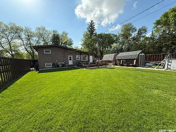 4th image of 136 Windsor AVENUE