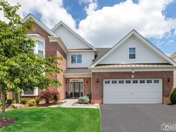 22 Alderbrook Dr, Monroe Township, NJ 08831