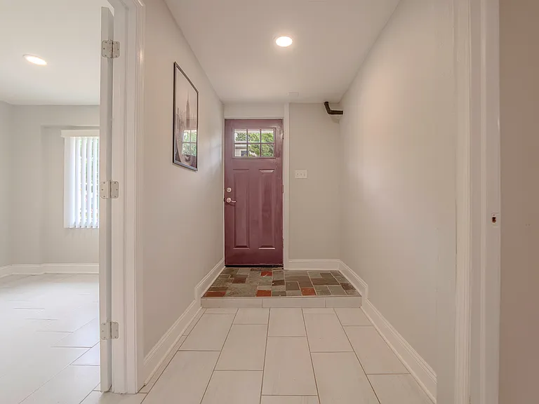 114 Mary Ave — Photo 14