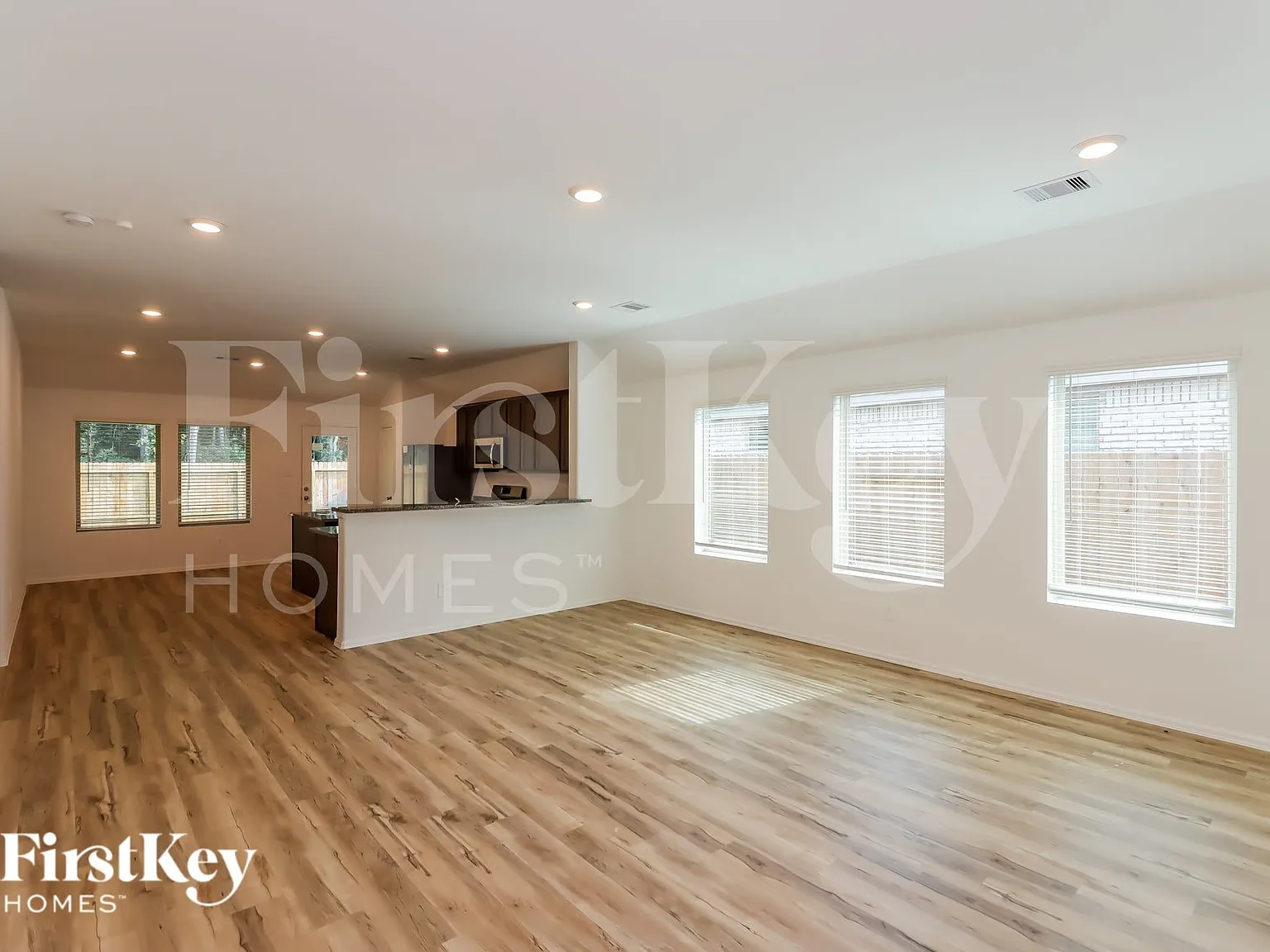 4 bed, 2.0 bath, 1922 sqft, $2,005 — Photo 4