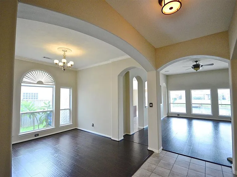 2727 Lake Villa Dr — Photo 2