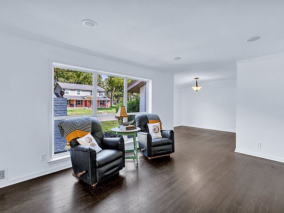 3rd image of 312 W Rio Grande St