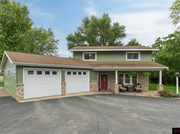 306 Doppy Ln, Le Sueur, MN 56058