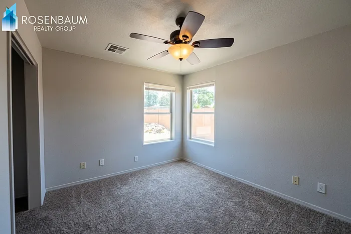 207 E Date St — Photo 5