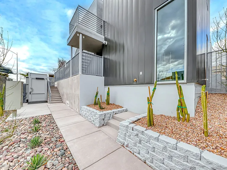 304 S Maryland Pkwy #5 — Photo 4