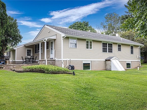 4th image of 3872 Highland Ave