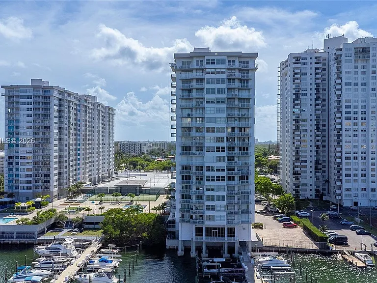 18081 Biscayne Blvd #1903 — Photo 42