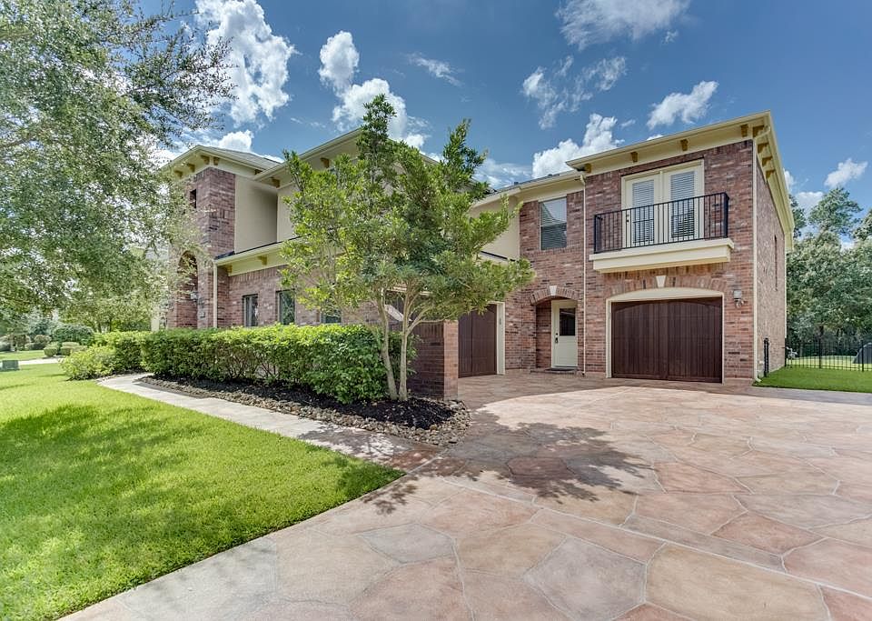 1st image of 2802 Cotswold Manor Dr
