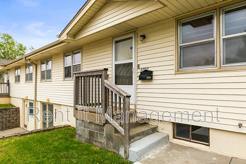 6 bed, 3.0 bath, 3568 sqft, $3,300 — Photo 4