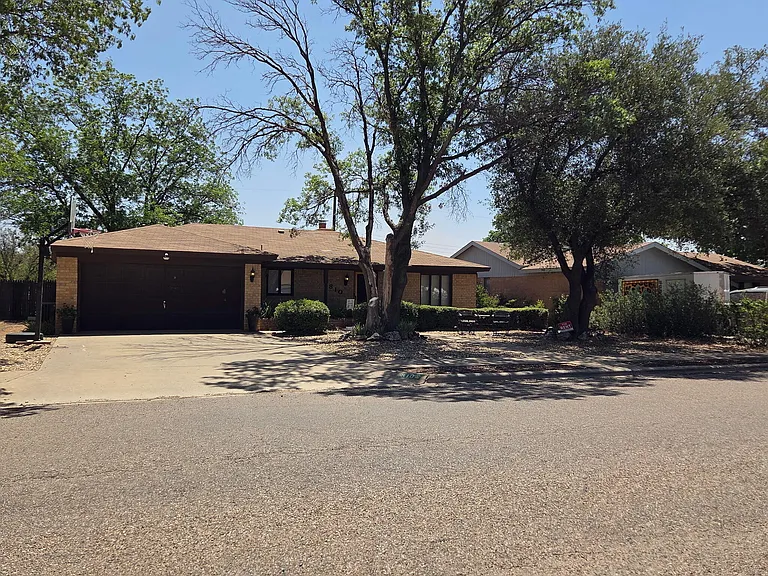 810 Mimosa Ave — Photo 2
