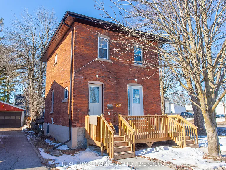 231 Front St S #UPPER — Photo 1