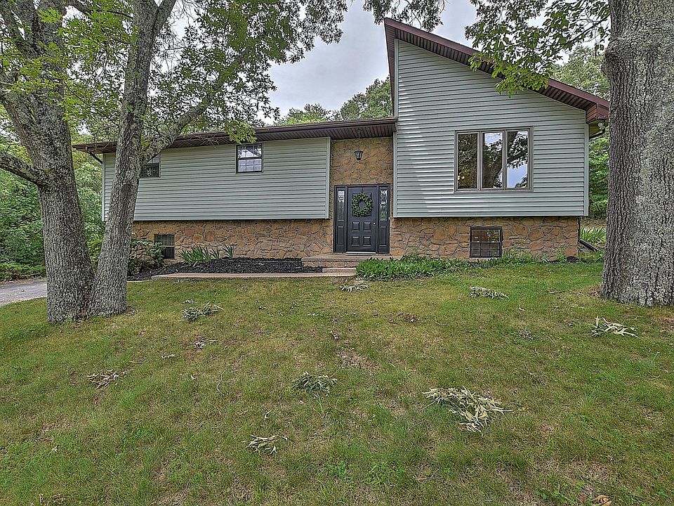 1st image of 809 Pine Hill St