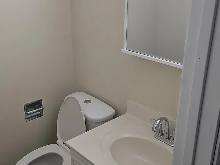 1024 Symphony St #E — Photo 9