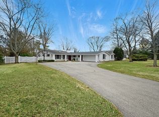 1161 Winwood Dr, Lake Forest, IL 60045