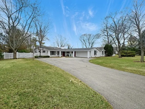 1161 Winwood Dr, Lake Forest, IL 60045