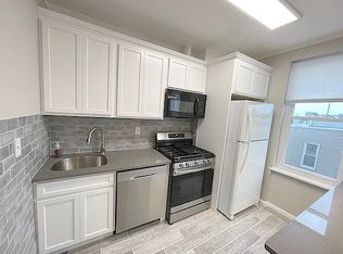 6704 60th St #3, Ridgewood, NY 11385