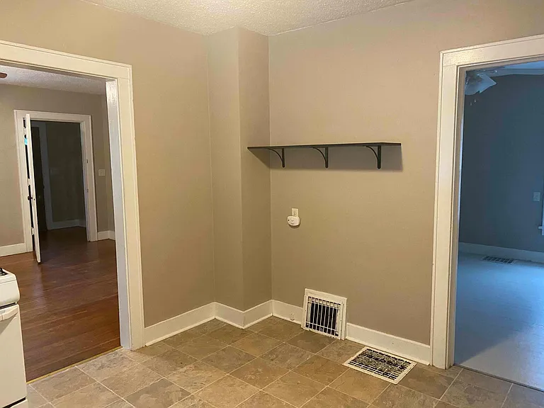 4136 Eastern Ave — Photo 8