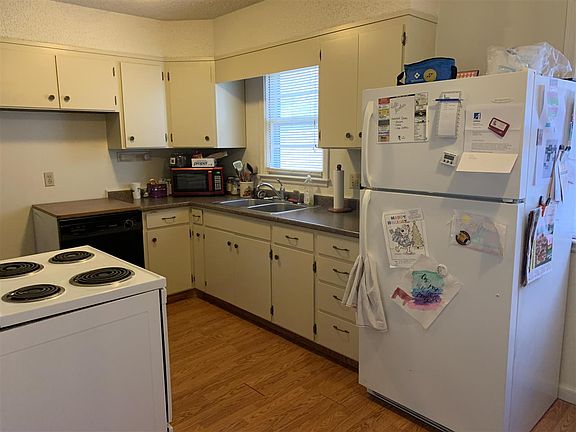 3rd image of 1508 Hillcrest Dr