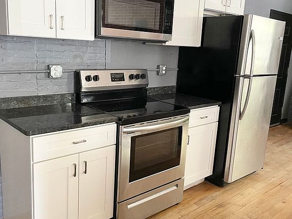 4th image of 548 Roosevelt Ave Unit 6