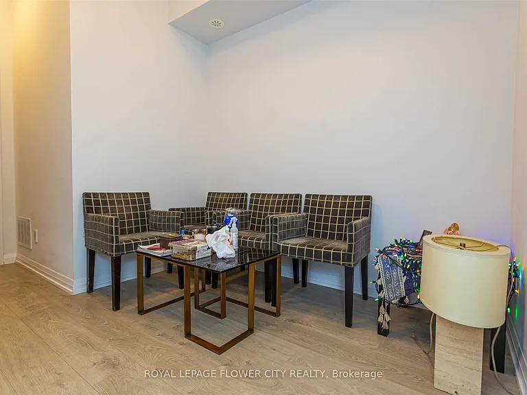 1050 Portage Pkwy W #Townhouse 37 — Photo 11