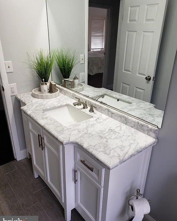 2nd image of 16 Edgecliff Ln