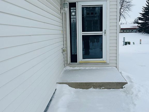 2nd image of 140 Cedar Cove Ln