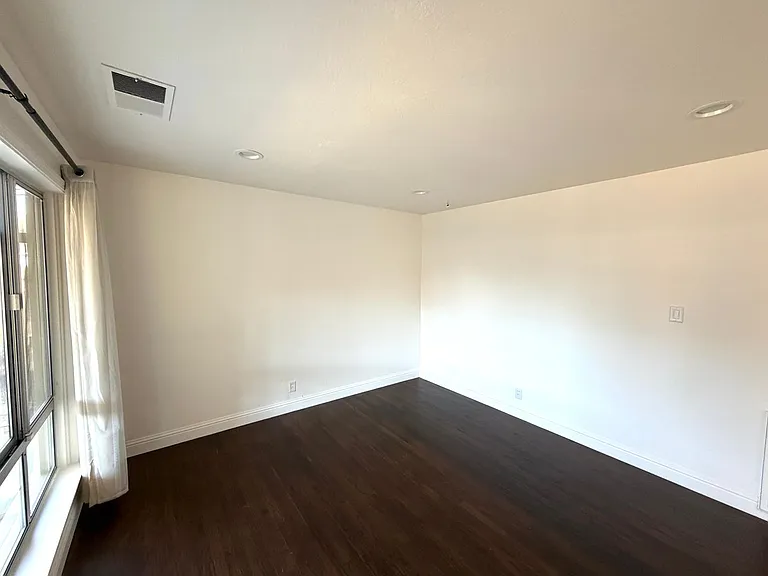 1704 Castle Ct — Photo 13