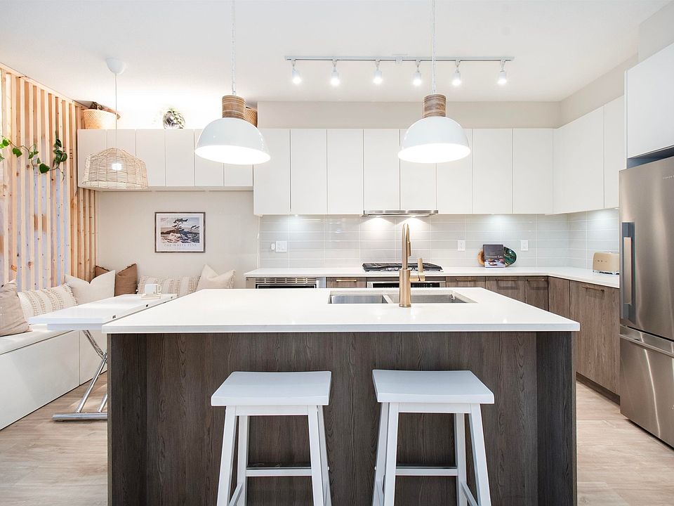 1st image of 615 E 3rd St #111