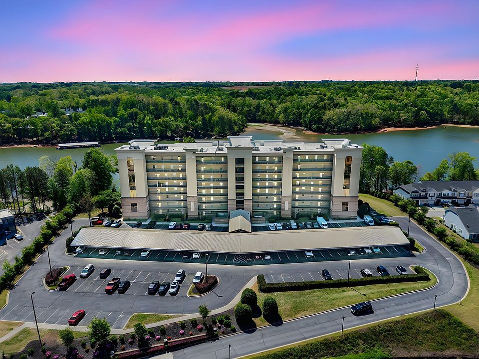 1st image of 700 Watermarke Ln