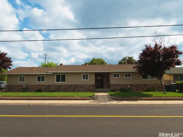863 California St, Escalon, CA 95320