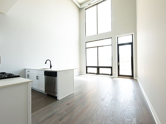 3rd image of 1637 W Chicago Ave #205