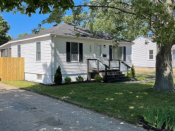 2nd image of 1527 Grant Ave