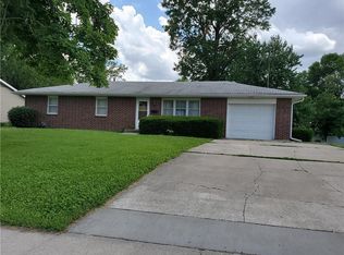 812 S Chestnut St, Cameron, MO 64429