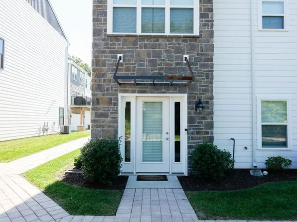 119 High Pointe Dr, Hummelstown, PA 17036